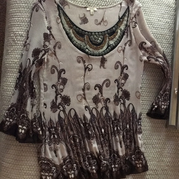 Tops - Picture 5 of 6